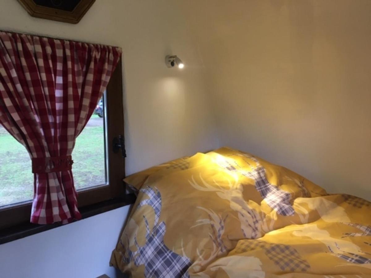 Charming 2-Bed Cabin In Domfront-En-Poiraie Perrou Ngoại thất bức ảnh